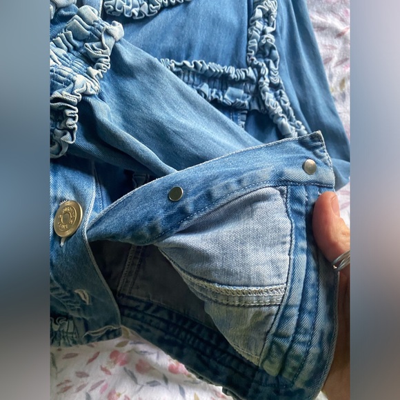 Vintage Moschino Jeans denim Jacket with Ruffle Trim - Picture 8 of 10